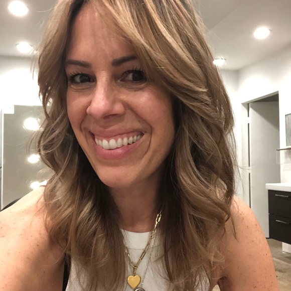 Meet your Posher, Deborah - Picture 1 of 2